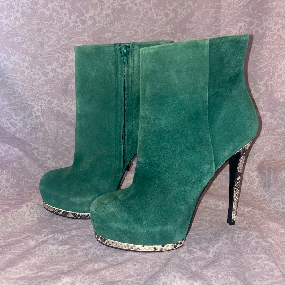 Pour La Victoire Green Suede Snakeskin Heel Platform Booties Size 9 EUC